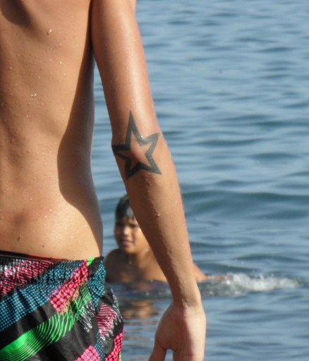 Tattoo stjerne albue